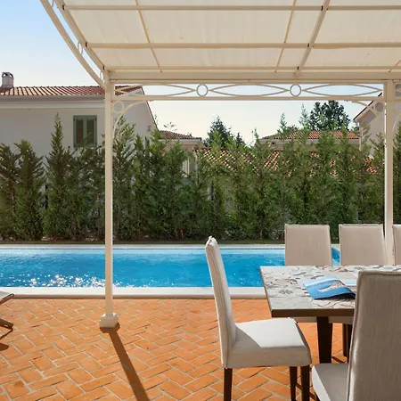 In Vabriga With Pool And Private Garden Tar-Vabriga