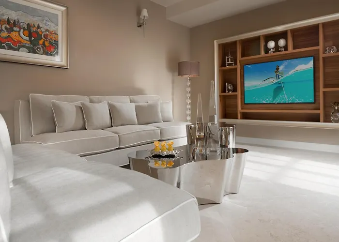 In Vabriga With Pool And Private Garden Villa *