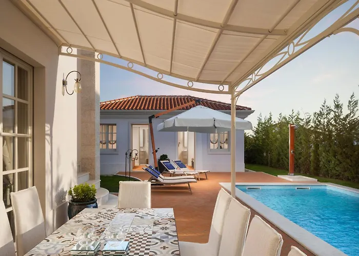 Villa In Vabriga With Pool And Private Garden *